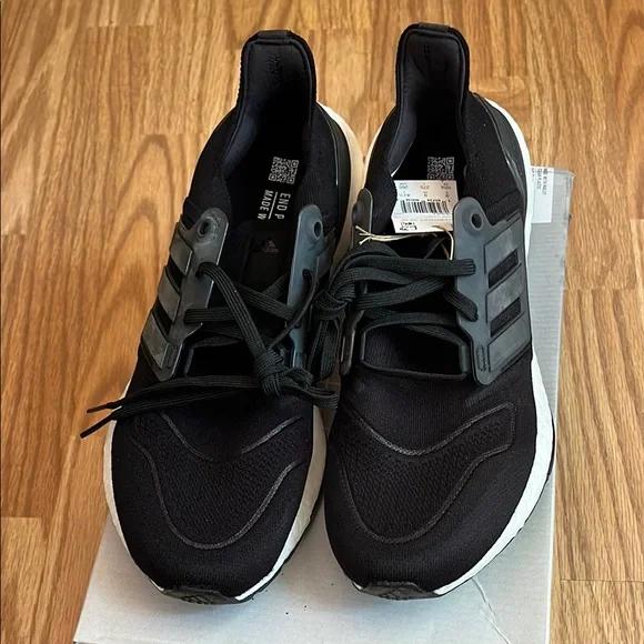 Adidas Ultraboost 22 W Black and White Running Shoes - Picture 4 of 5